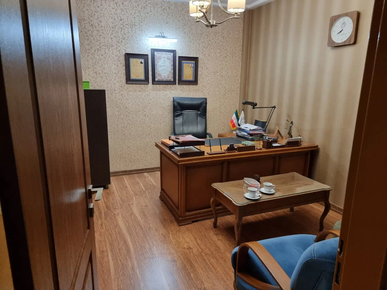 2 دانگ از 6 دانگ واحد اداری یک اطاق مدیریتی مجهز
