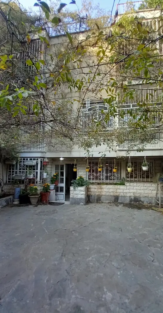 ۱۳۰ متری دوخواب ویلایی جنب اقامتگاه سفارت