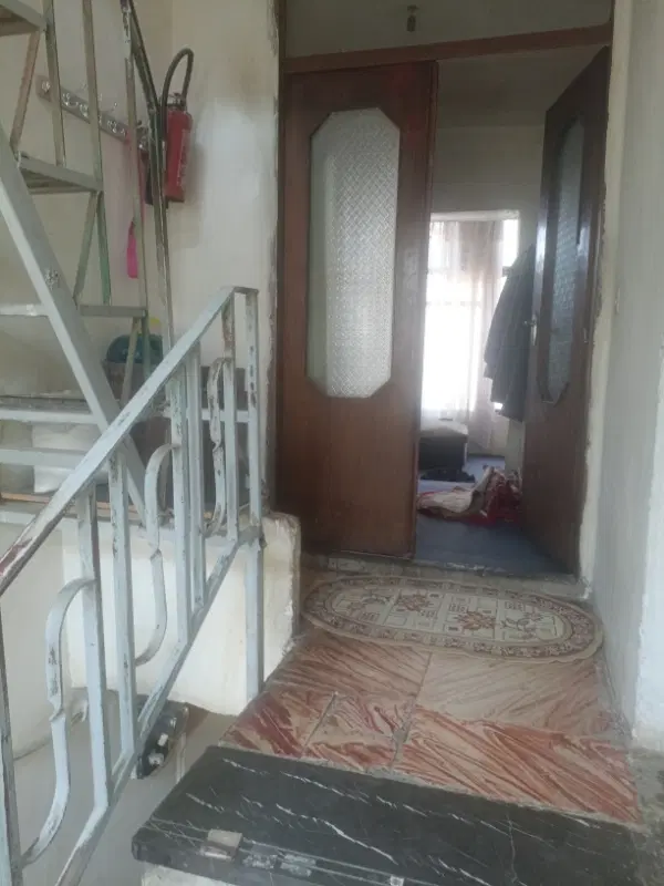 فروش خانه دوطبقه و زیرزمین دوکله بر