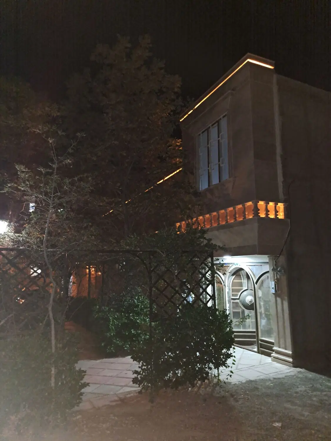 ویلایی شیک در بهترین لوکیشن بلوک ۵
