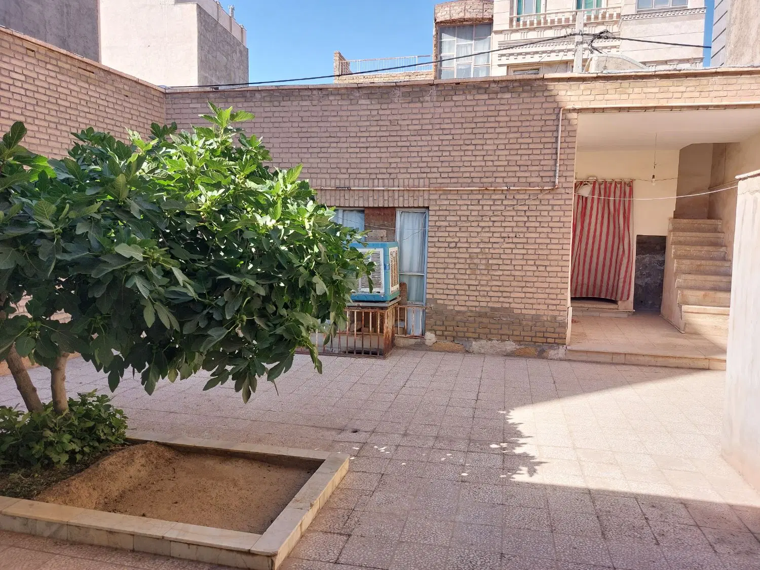 240 متر ملک کلنگی خیابان امام