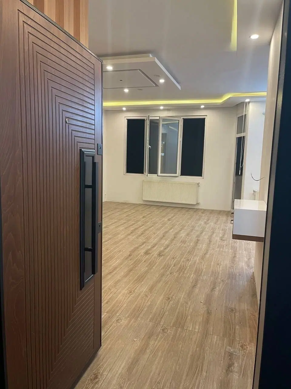 متری بازسازی شده، فول، پارکینگ اختصاصی، آزادشهر