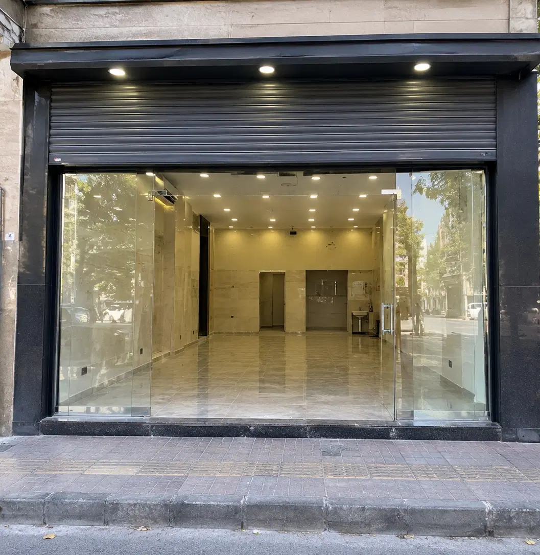 مغازه ۳۴ متری، بر ۶ متر، همکف، بر خیابان اصلی