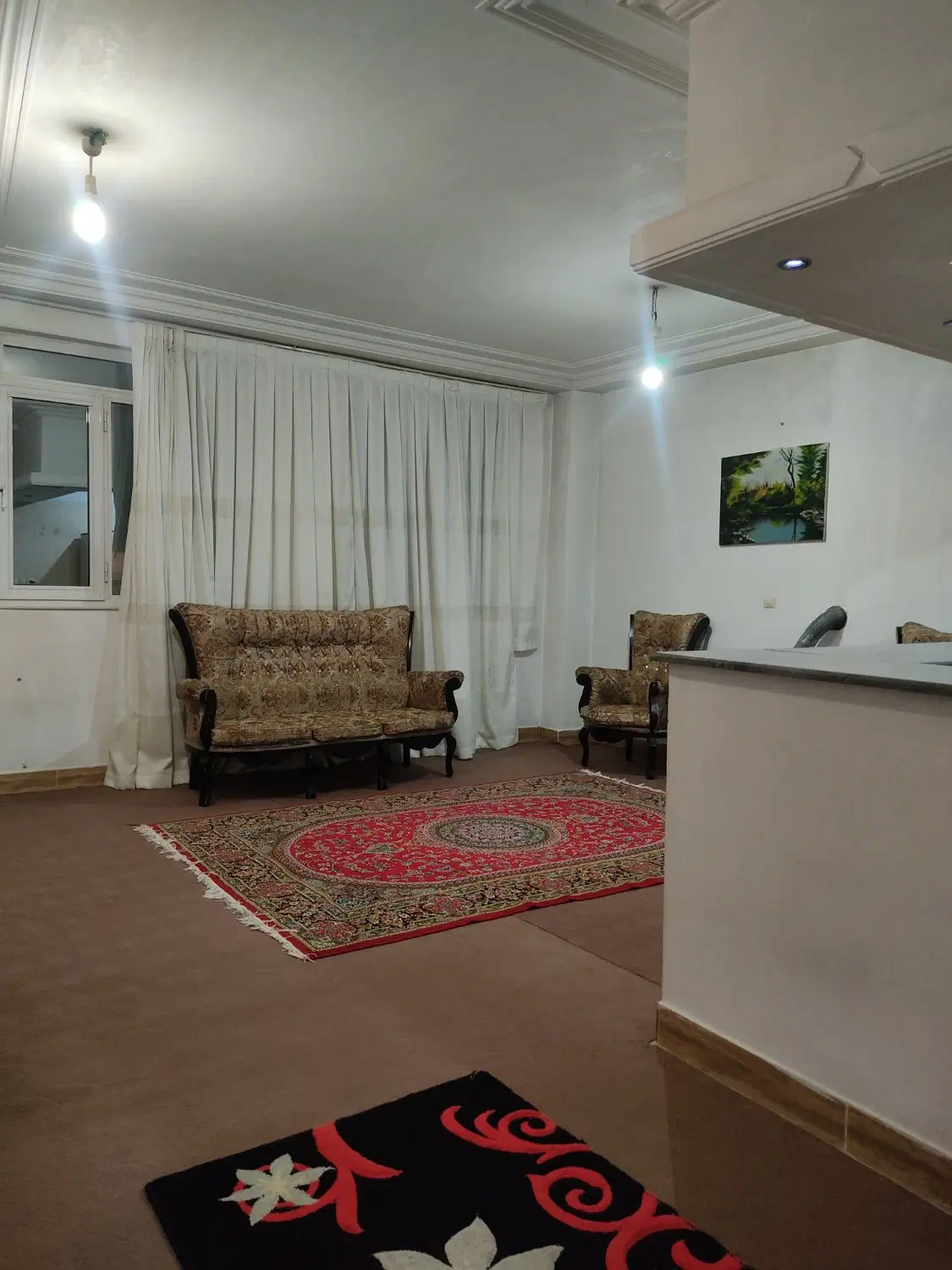 اجاره روزانه آپارتمان با پارکینگ  بر خیابان جدی