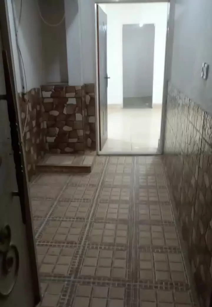 همکف ۹۰ متر راه جدا