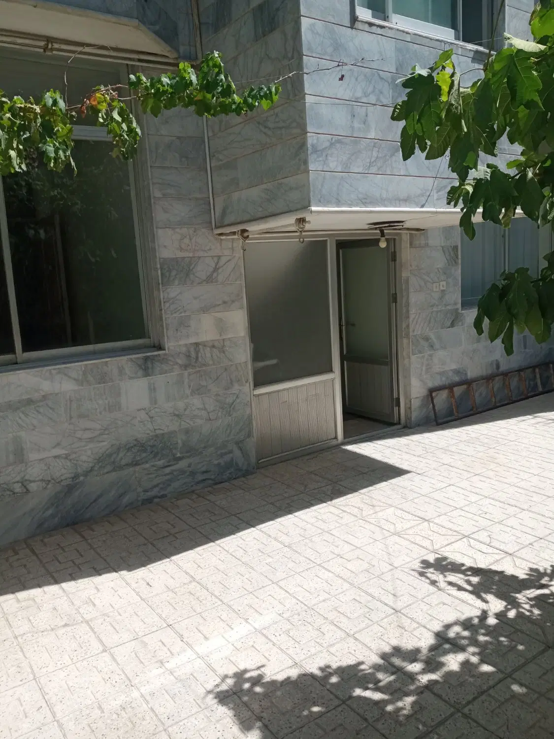 آپارتمان دوخواب بزرگ درهنرور