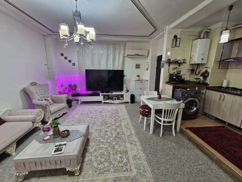 ۷۵ متری شهریور نزدیک دانشگاه چمران