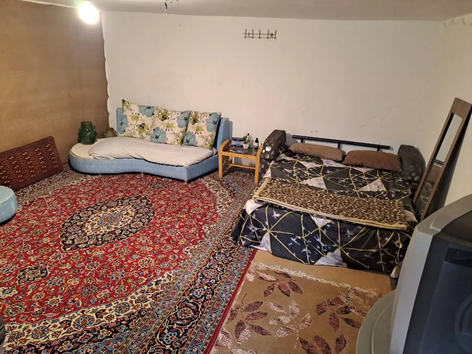 سوئیت  سویت. ‌خ عبادی. ویلایی قدیمی