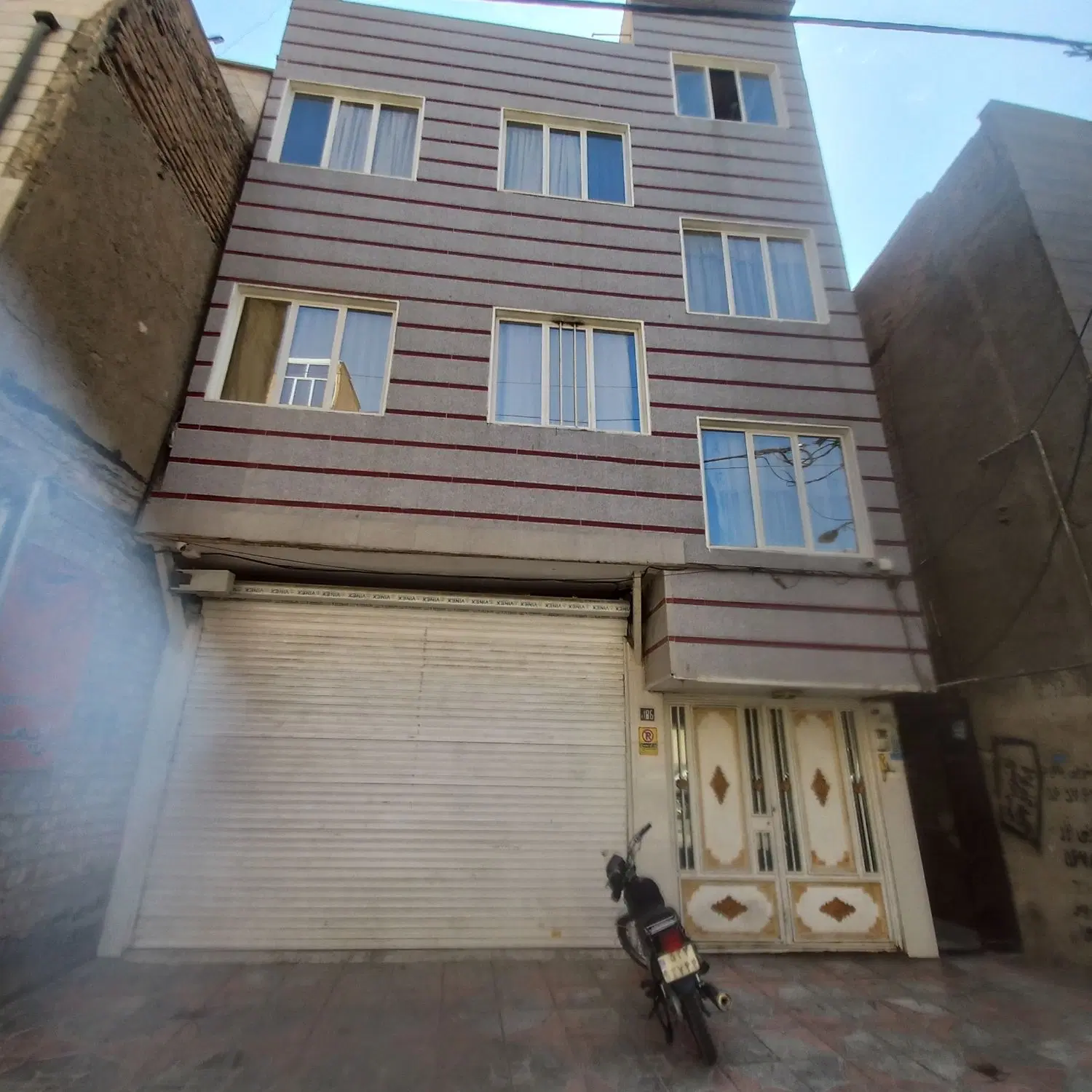 فروش خانه ۳ طبقه ویلایی ۱۳۸متری