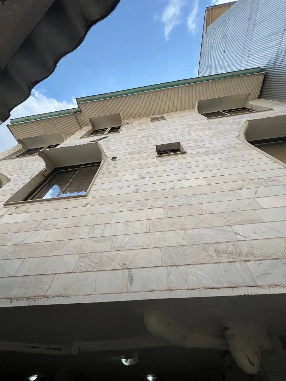 اپارتمان در خیابان سام