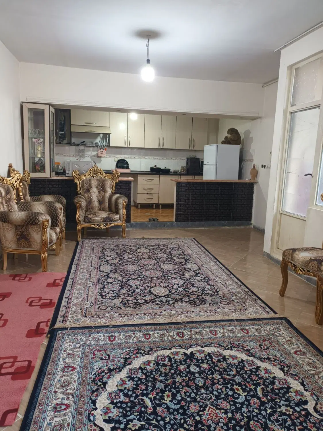 90متری کاشانی رهن 200اجاره 3500