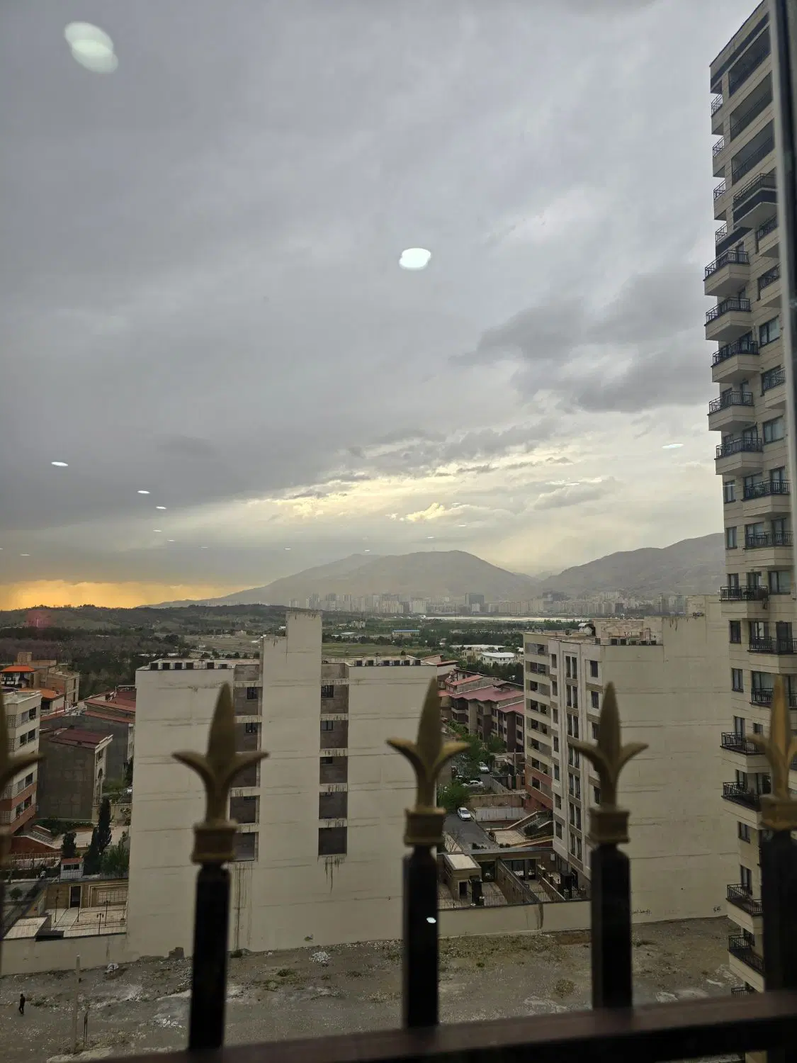۶۴متر اداری گلستان باملند دریاچه چیتگر