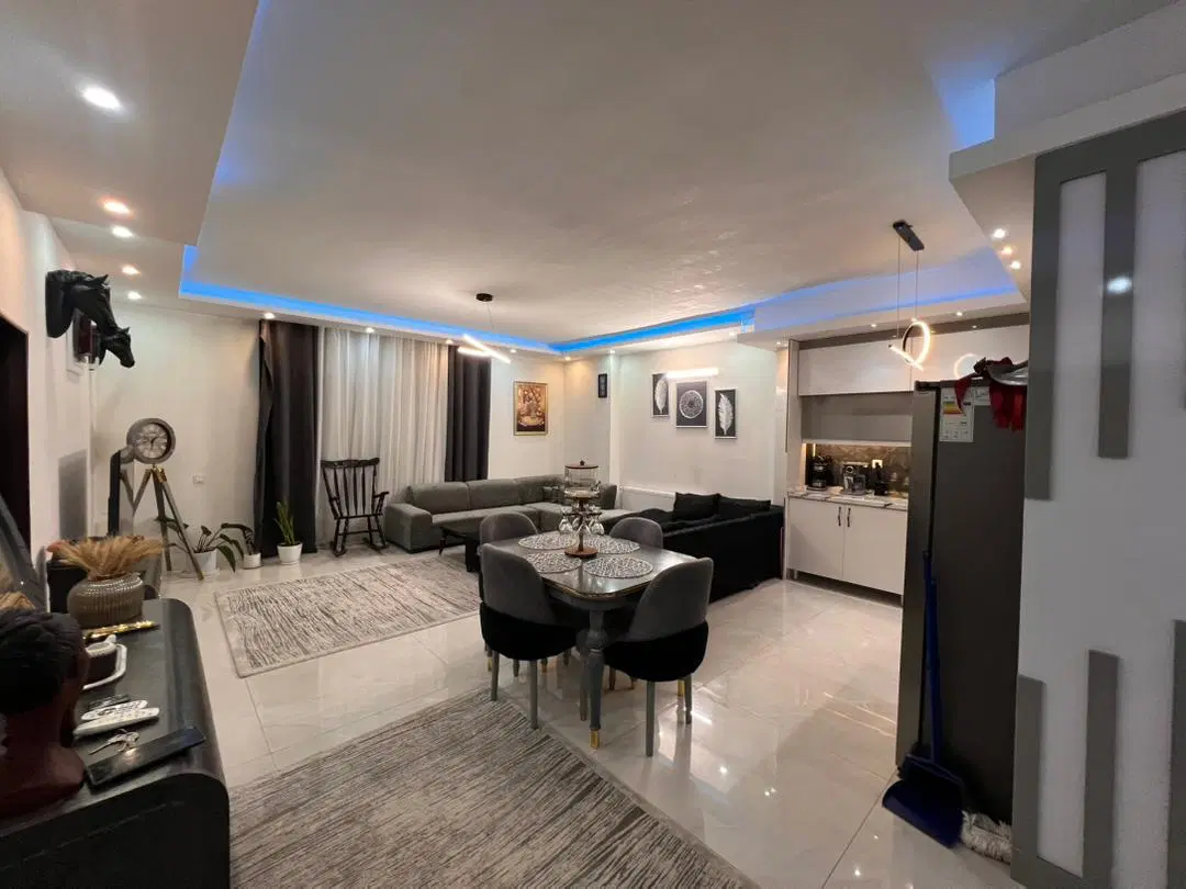 واحد دوخوابه نوساز با حیاط اختصاصی