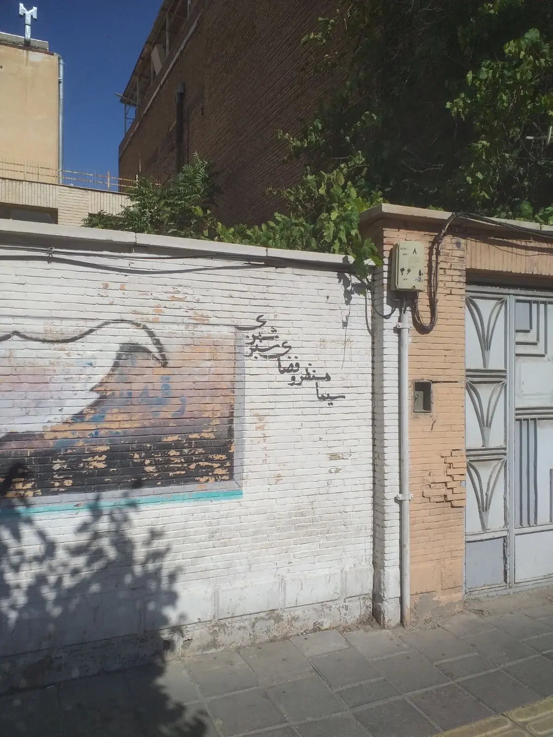 ساختمان گلنگی وتجاری بر چهاره دانشکده ۳۳۰ متر