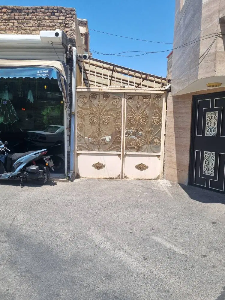 خانه  ۳۵۲ متری(۸۲متر تجاری) در ایل گلی شاه گلی
