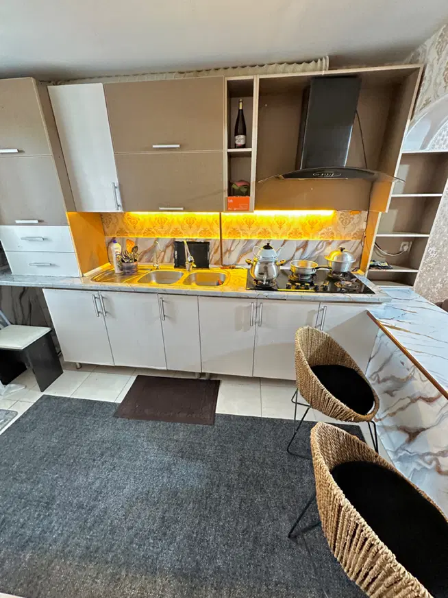 سوییت همکف کرسی بلندتک خواب ،حیاط دارآماده سکونت