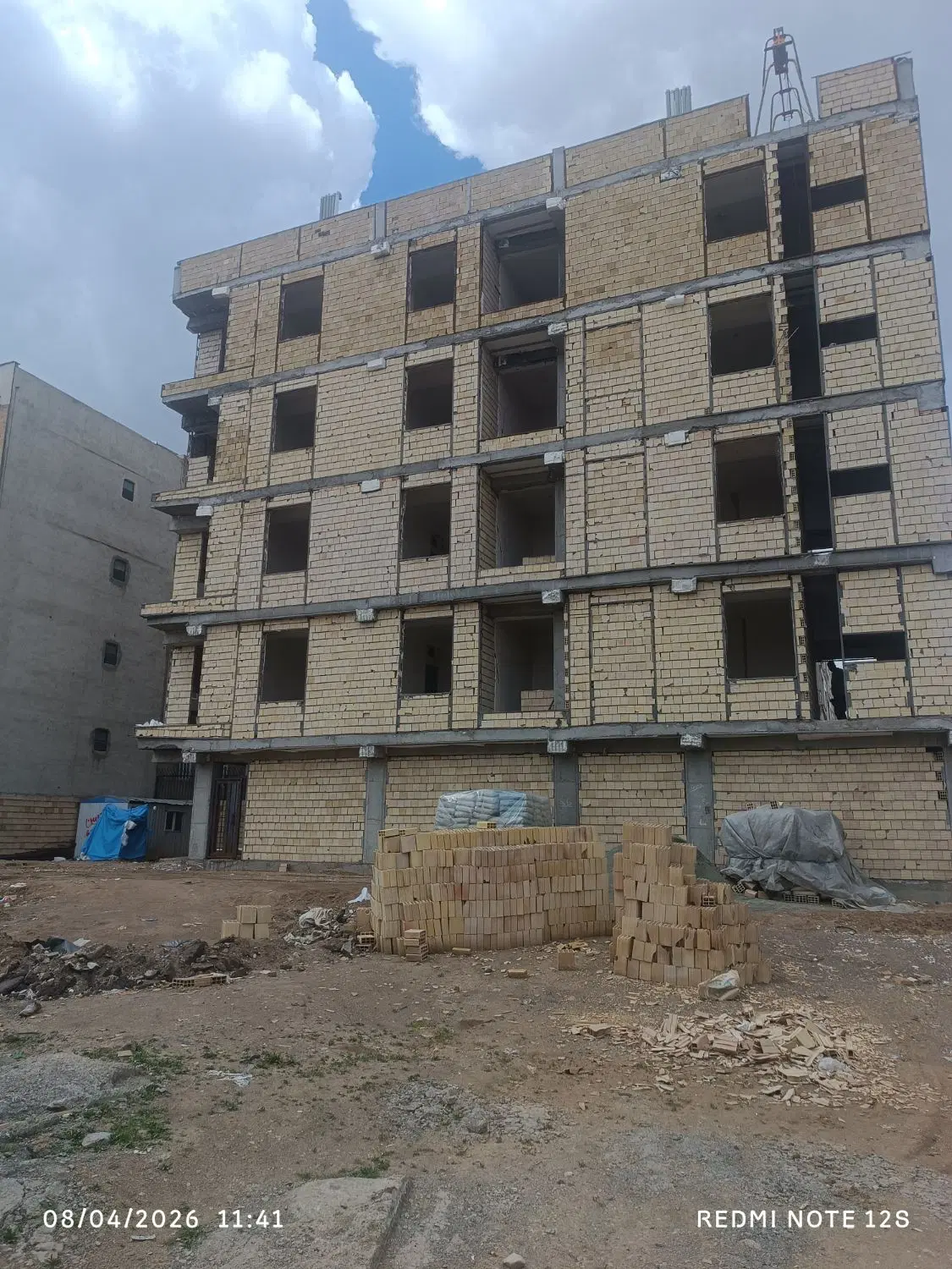 آپارتمان دانش در حال ساخت
