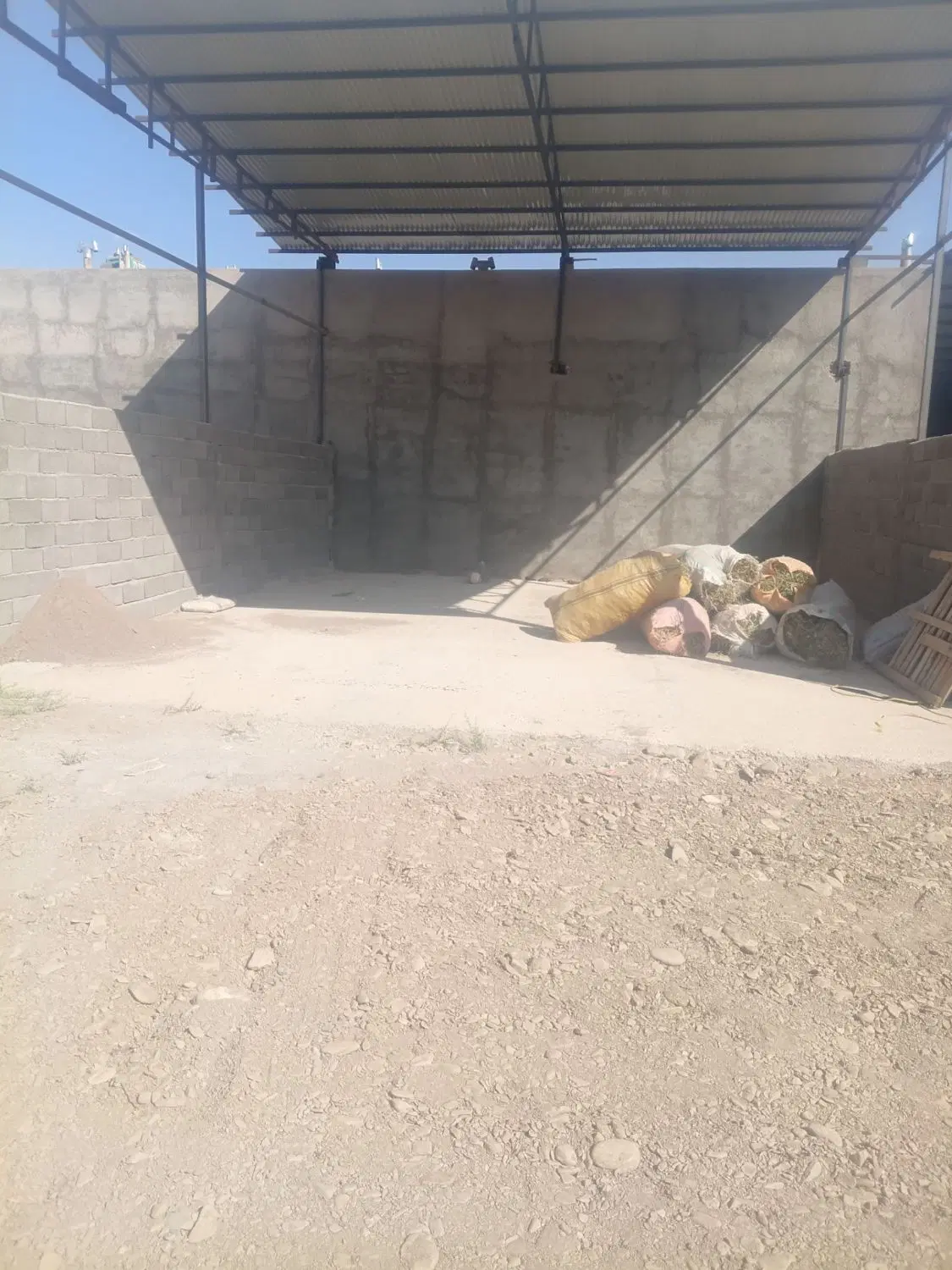 انبار حاشیه خیابان