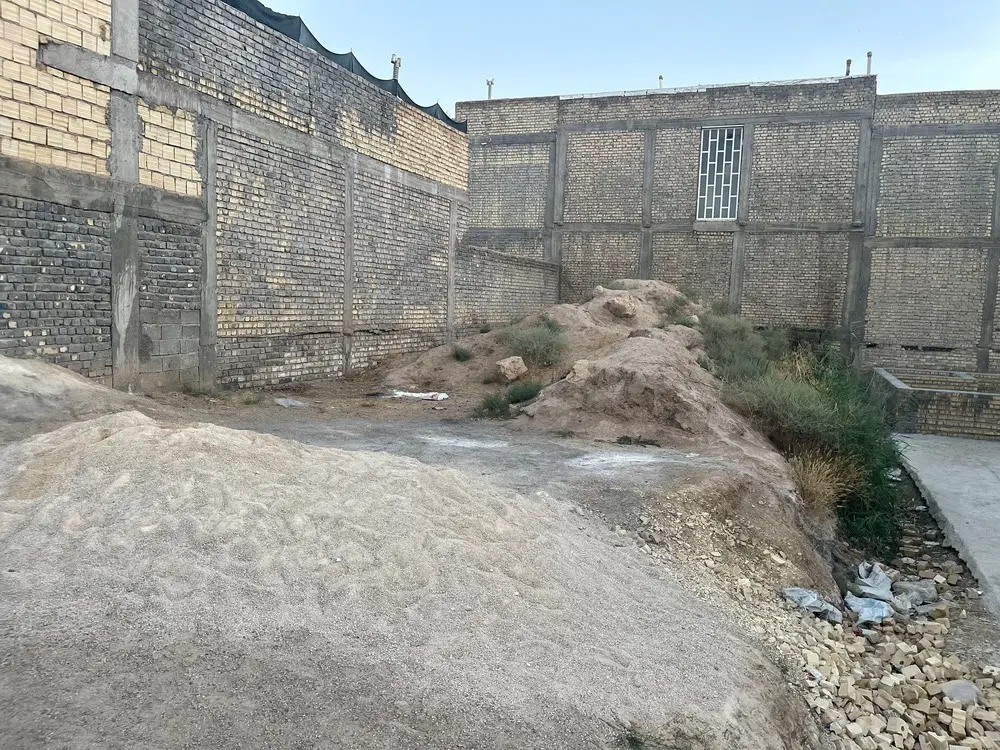 زمین،درب ساختمان