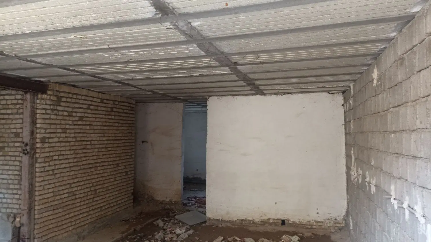 ملک نیمه کاره دو طبقه