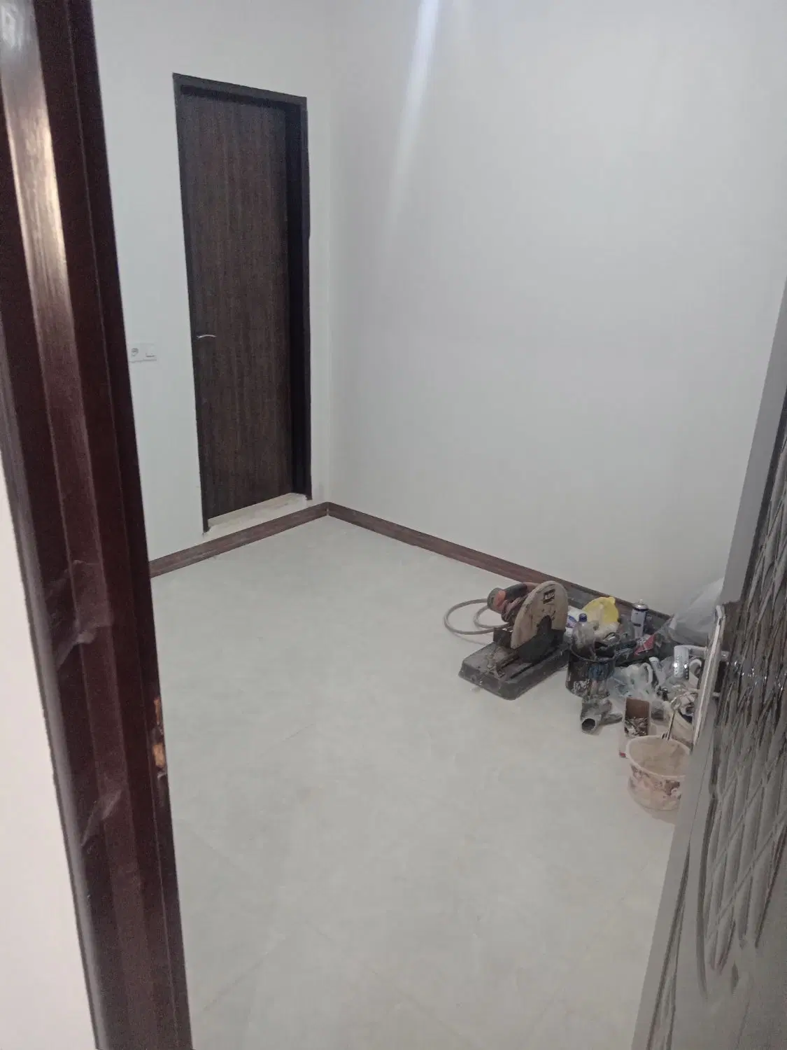 آپارتمان خوش نقش عالی  نزدیک مترو نعمت اباد