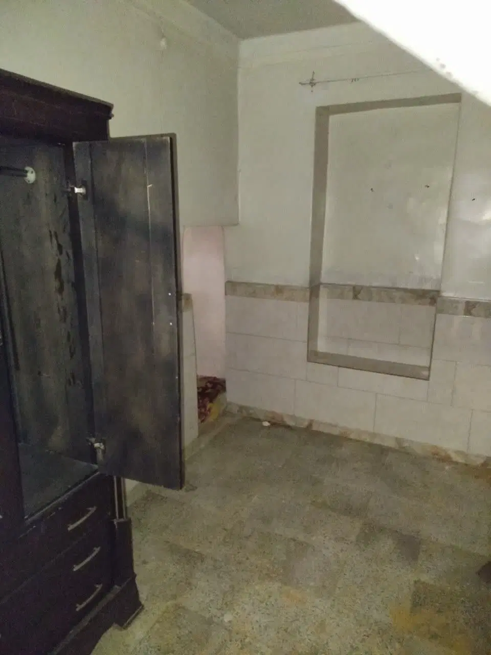 اجاره خانه کلنگی  قابل سکونت