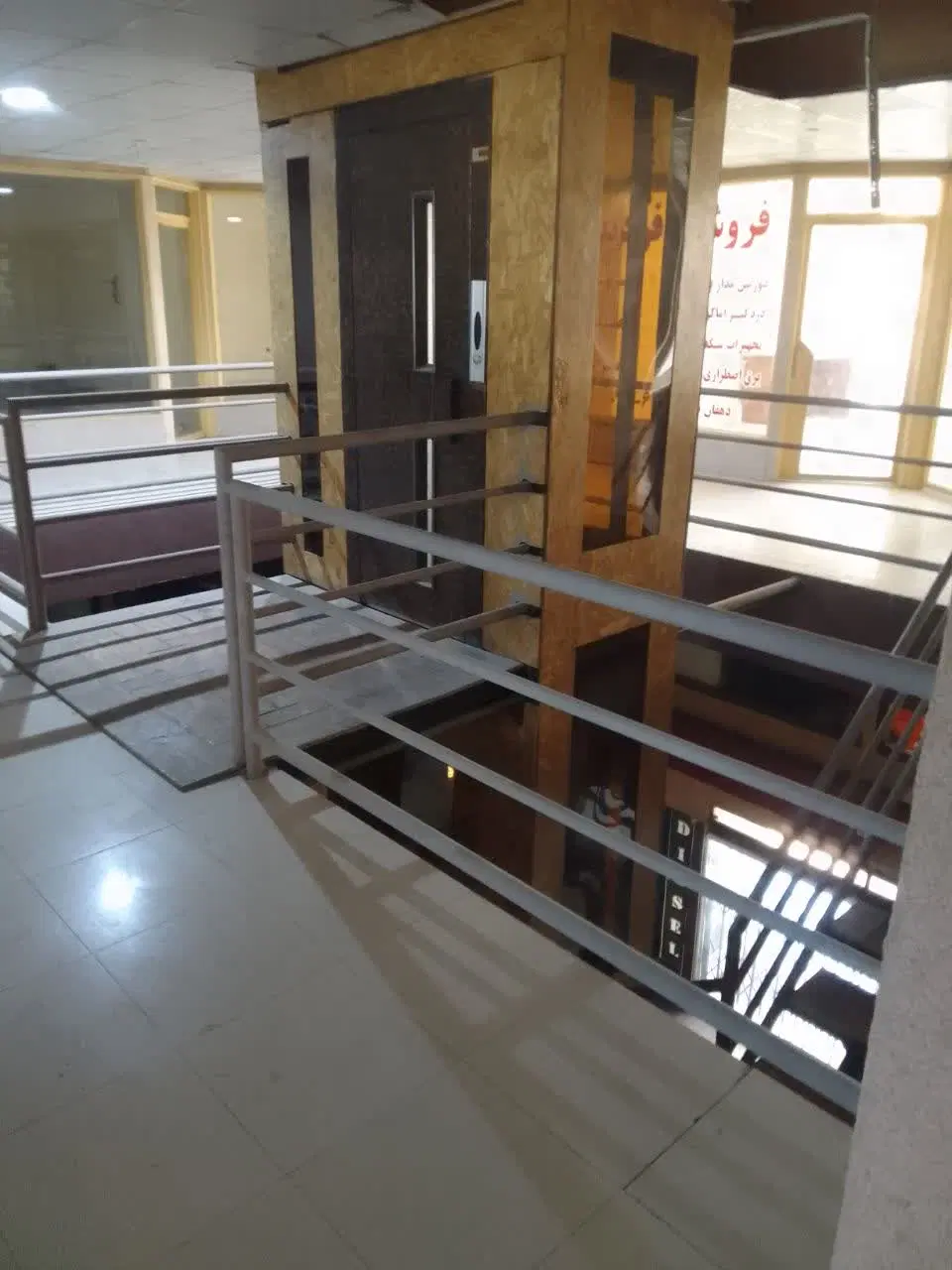 مغازه داخل پاساژ