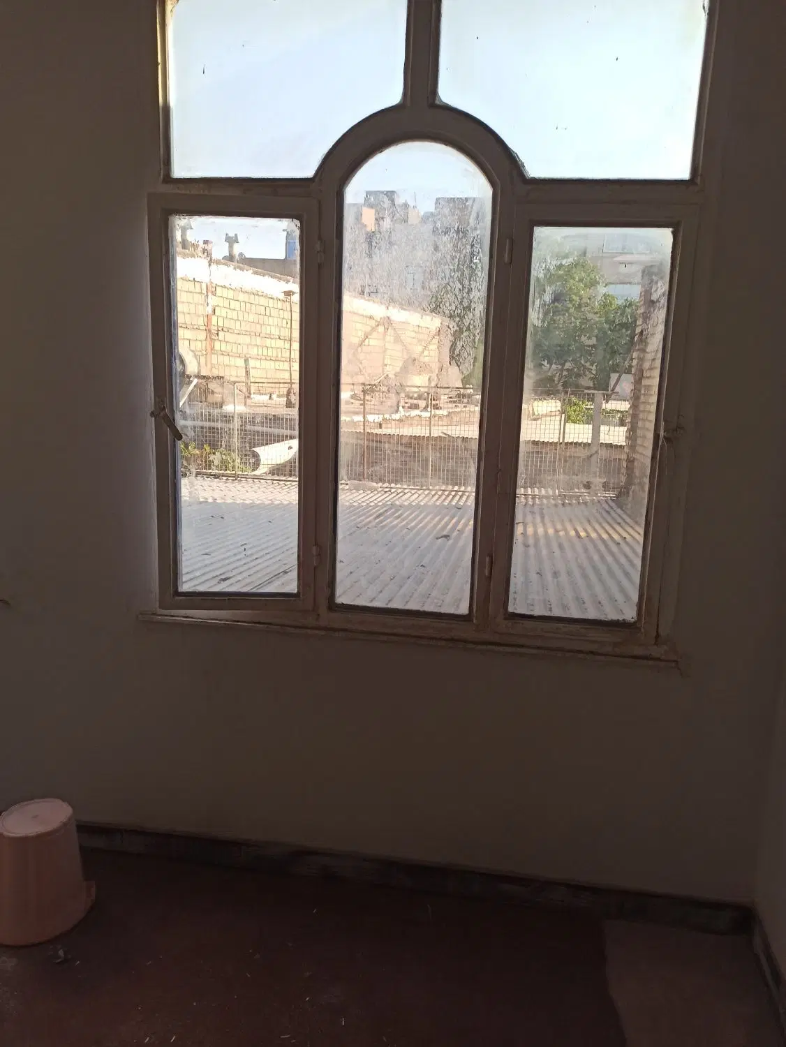 آپارتمان طبقه اول ورودی جدا