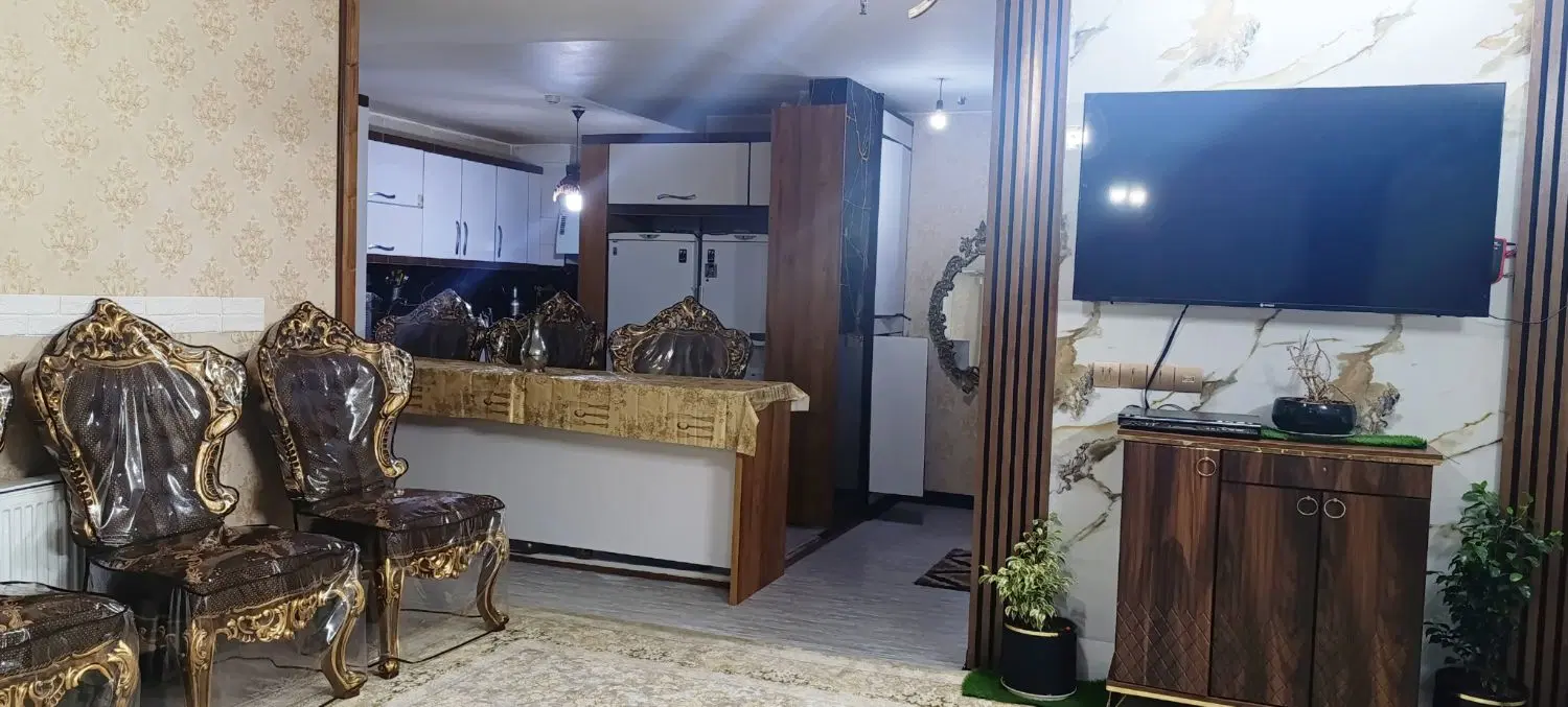 آپارتمان سی ۸ طبقه اول سه خوابه