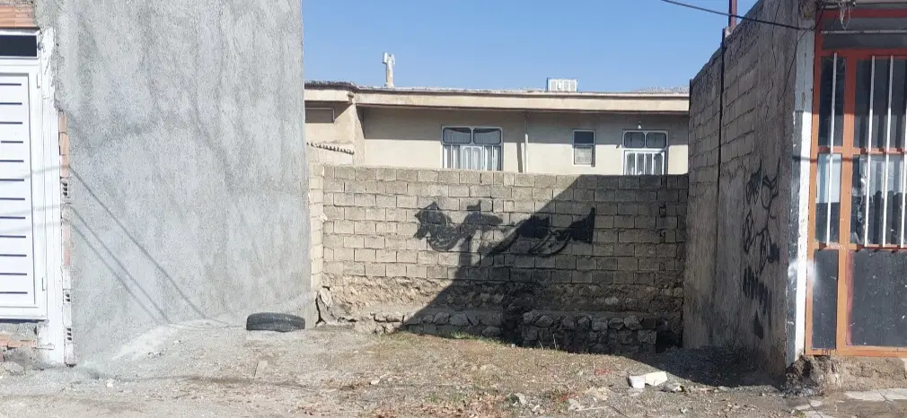 ۴۲ متر زمین تجاری روبروی پمپ بنزین
