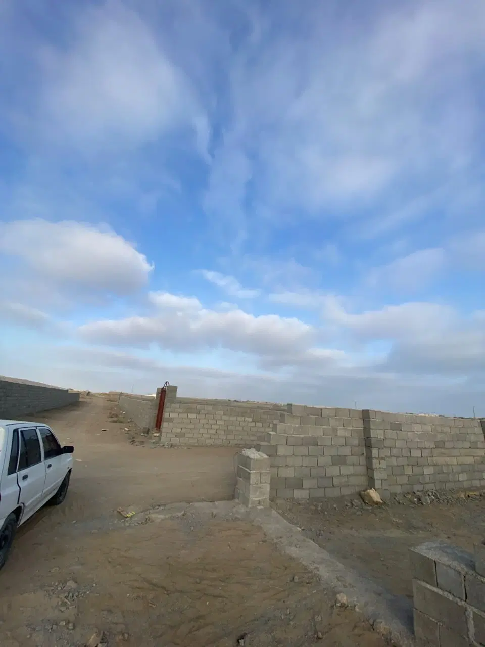 زمین چهار دیواری ۳۰۰