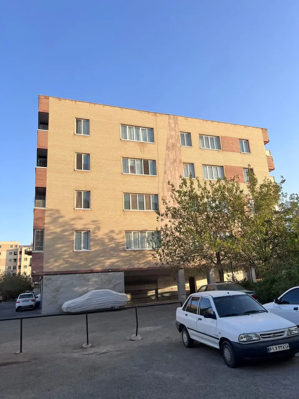 اپارتمان نوساز۵۶۰ هکتاری