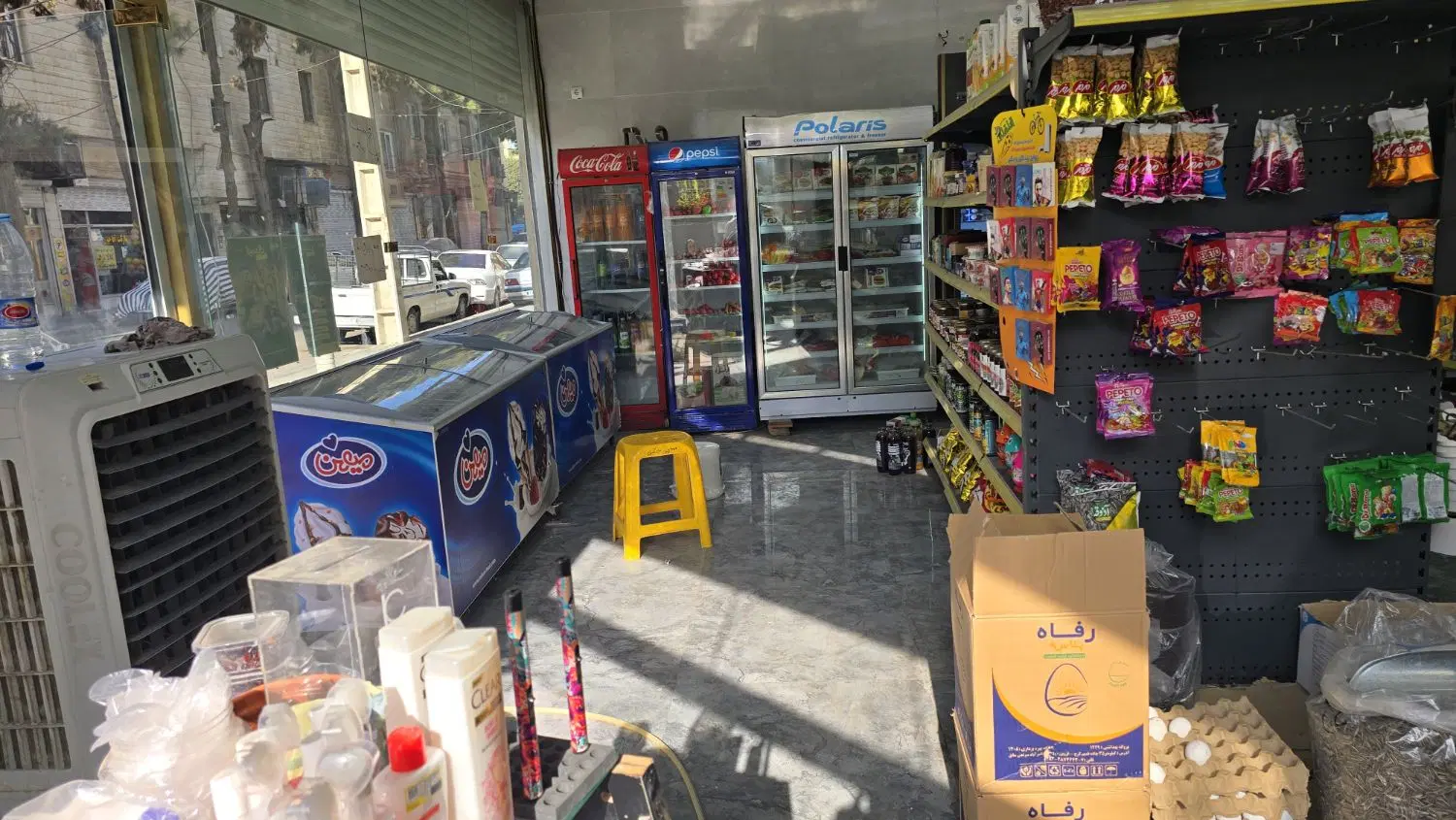 مغازه فروشگاهی با تجهیزات کامل