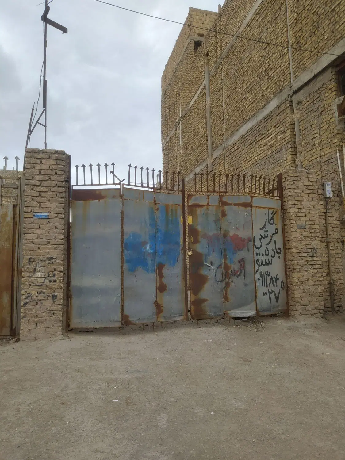 فروش زمین ۴ دیواری تجاری 100