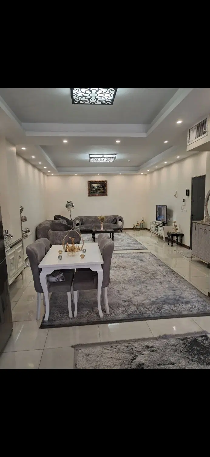 اجاره آپارتمان ۹۵متری دو خواب بسیار تمیز خوش‌نقشه