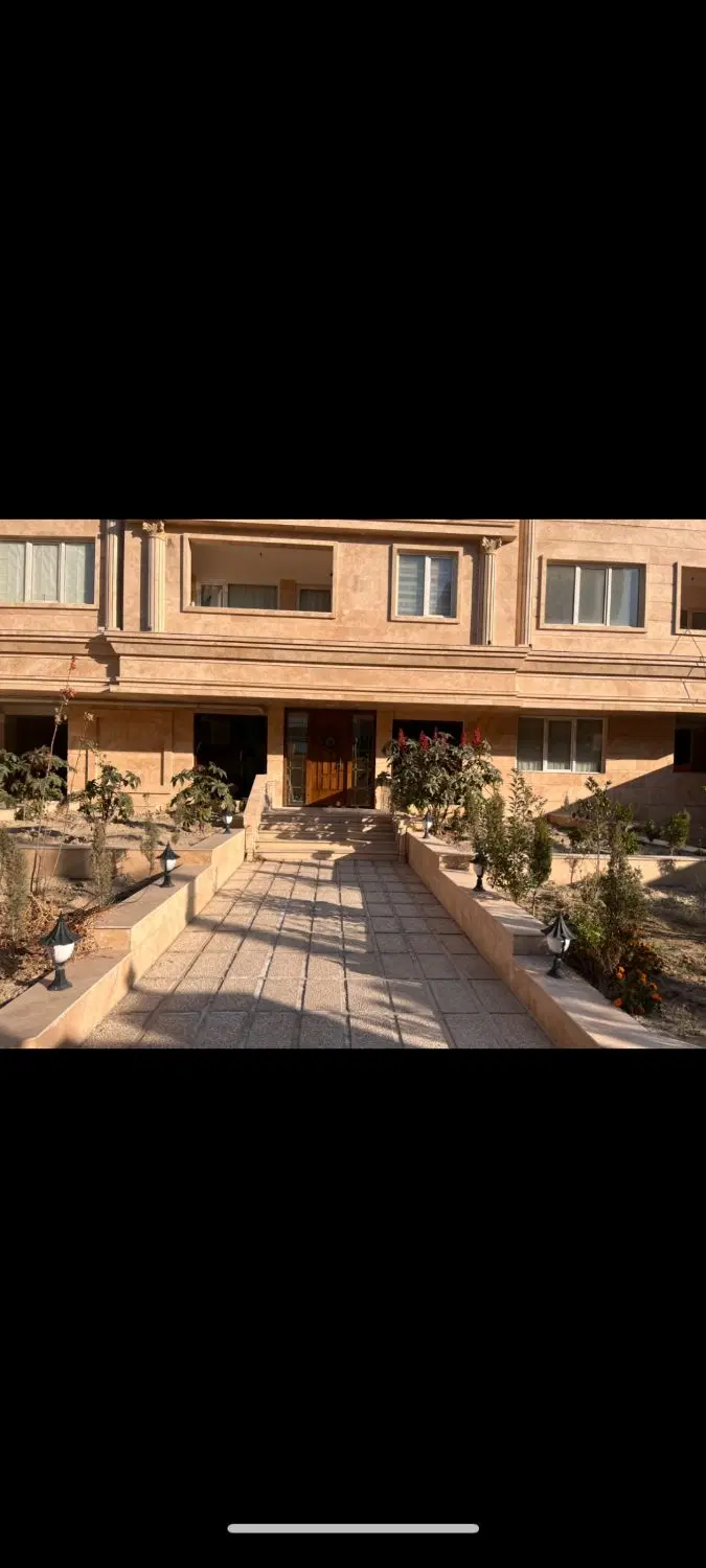 آپارتمان نوساز گلستان یک