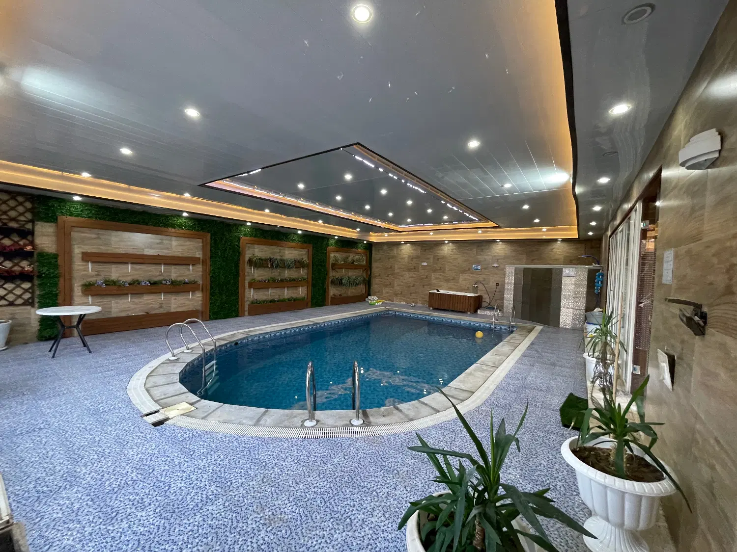 باغ ویلا اصفهانک درختی اول (مجوزات کامل)