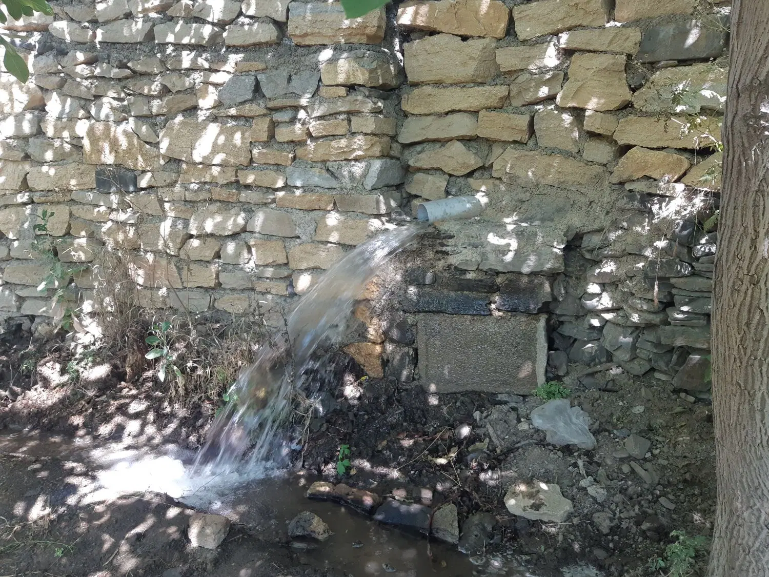 زمین واقع در جاده دره مرادبیگ