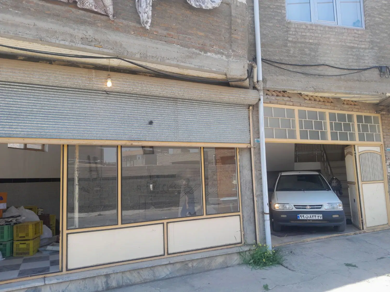 یک باب ساختمان مسکونی