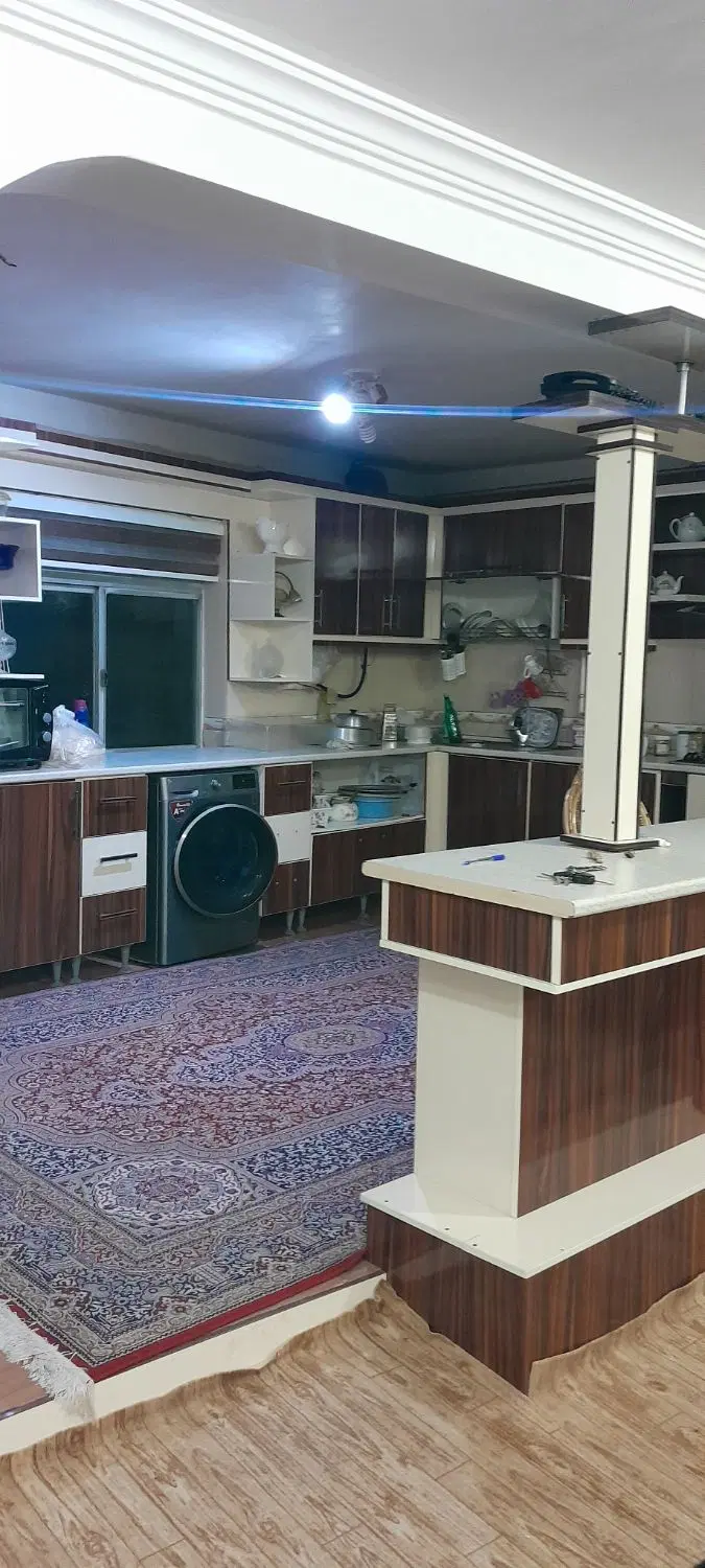 خانه ویلایی و۴ باب مغازه بر خیابان اصلی