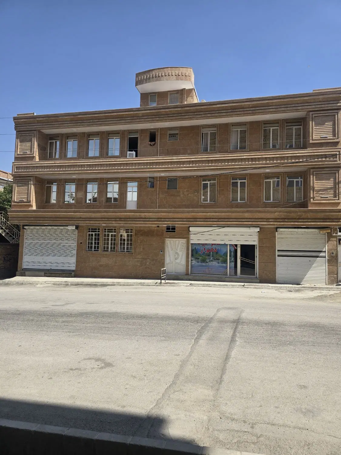 ساختمان شهرک شاهد خ گوزلی