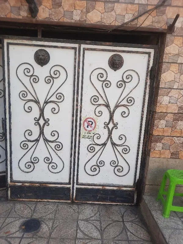 یک واحد آپارتمان در طبقه همکف