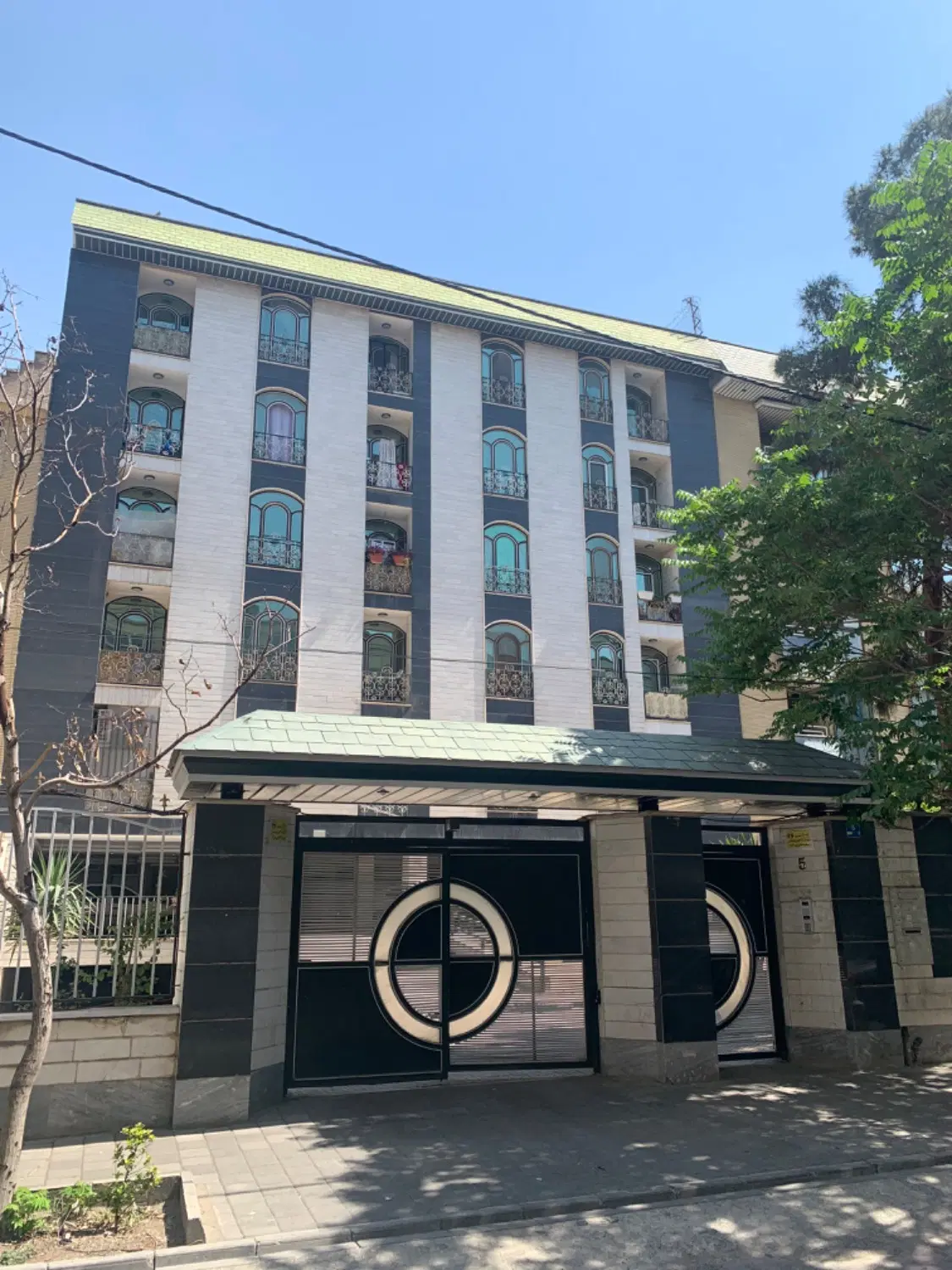 ۸۲متر_ مهندسی ساز _بدون پرتی _فول بازسازی_غرق نور