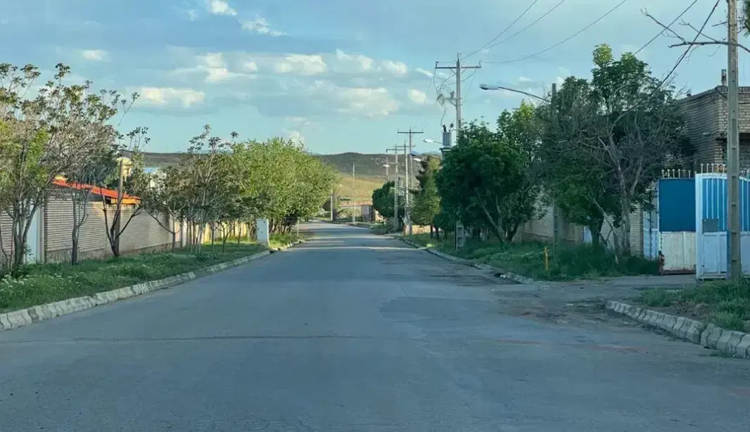 زمین ۱۳۰۰ مترشهرک صنعتی پارسیان(امان آباد) سند۶دنگ