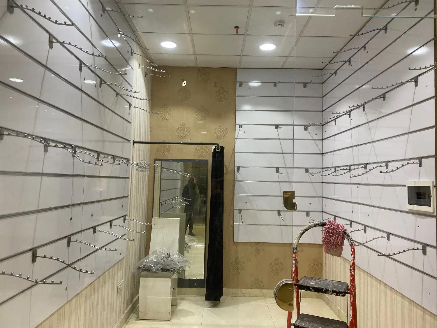 رهن مغازه ۱۰ متری همکف