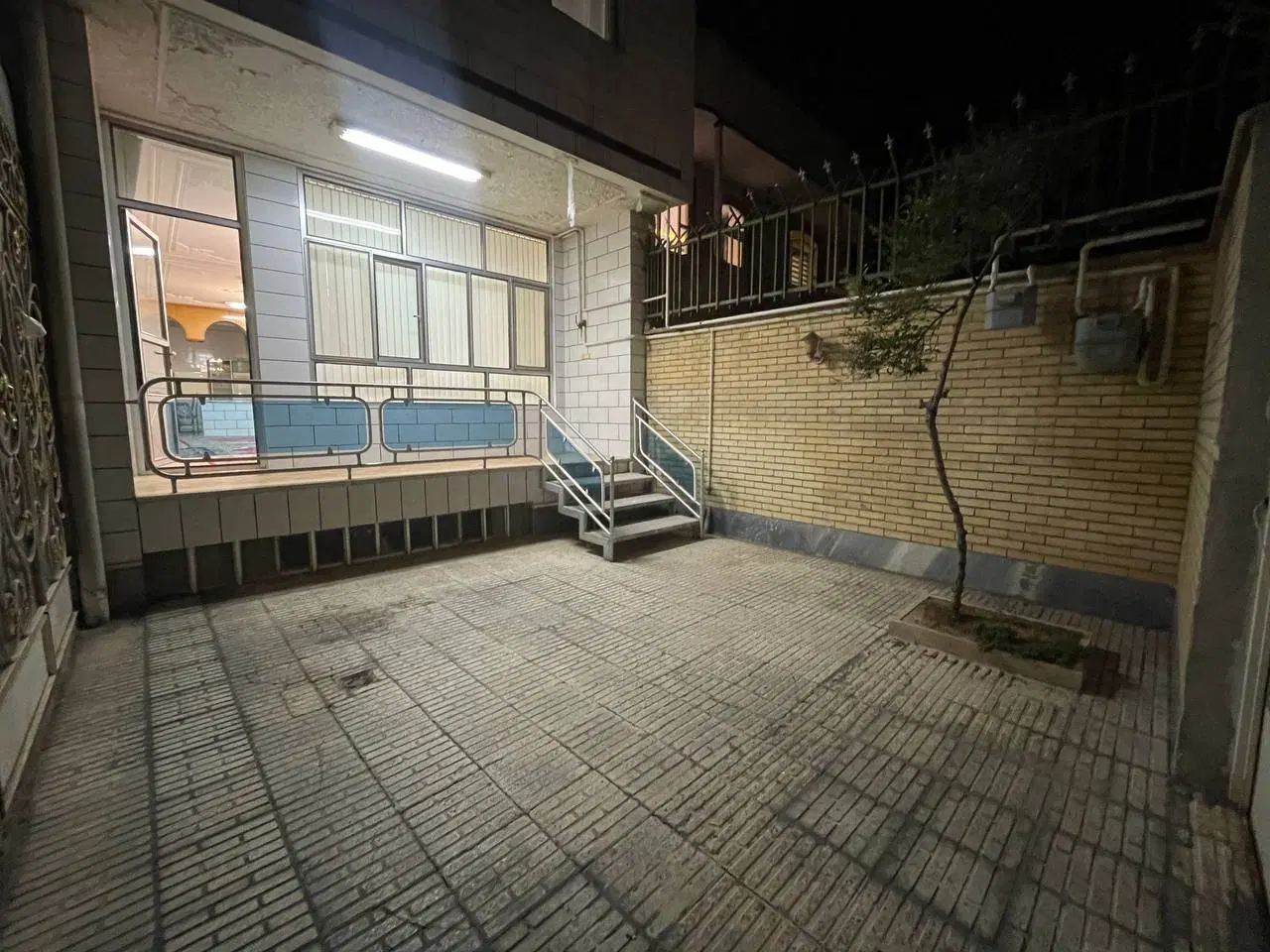 اجاره روزانه خانه ویلایی شهرکردراه جداحیاط پارکینگ