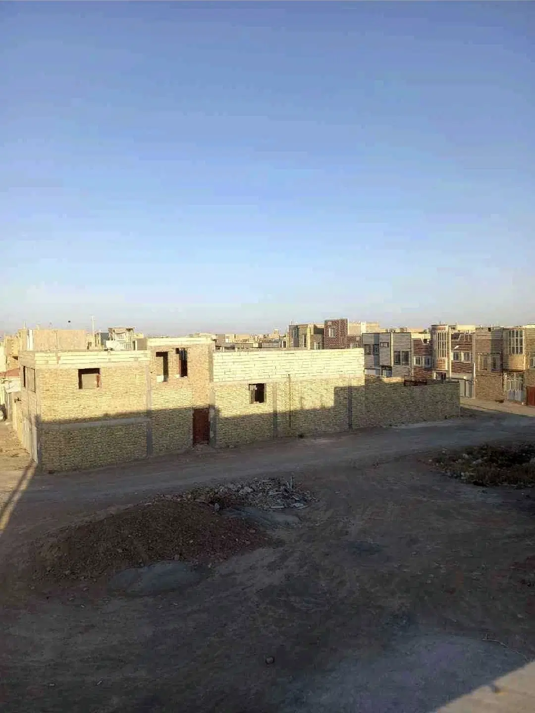 خونه نیمه ساز خیابان پیربفروئیه