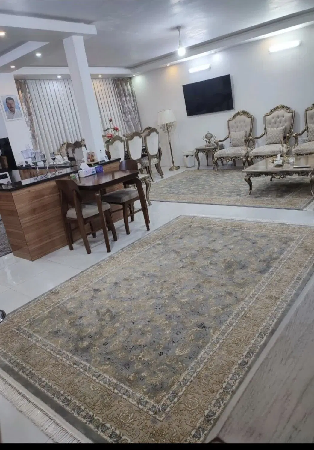 3واحد اپارتمان و25متر تجاری دائم