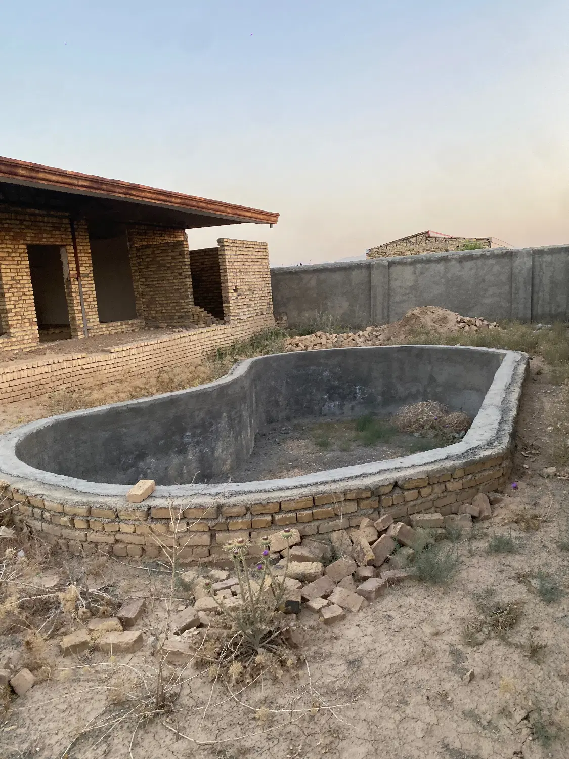 ویلا نیمه کاره دارای برق شهرکی میقان