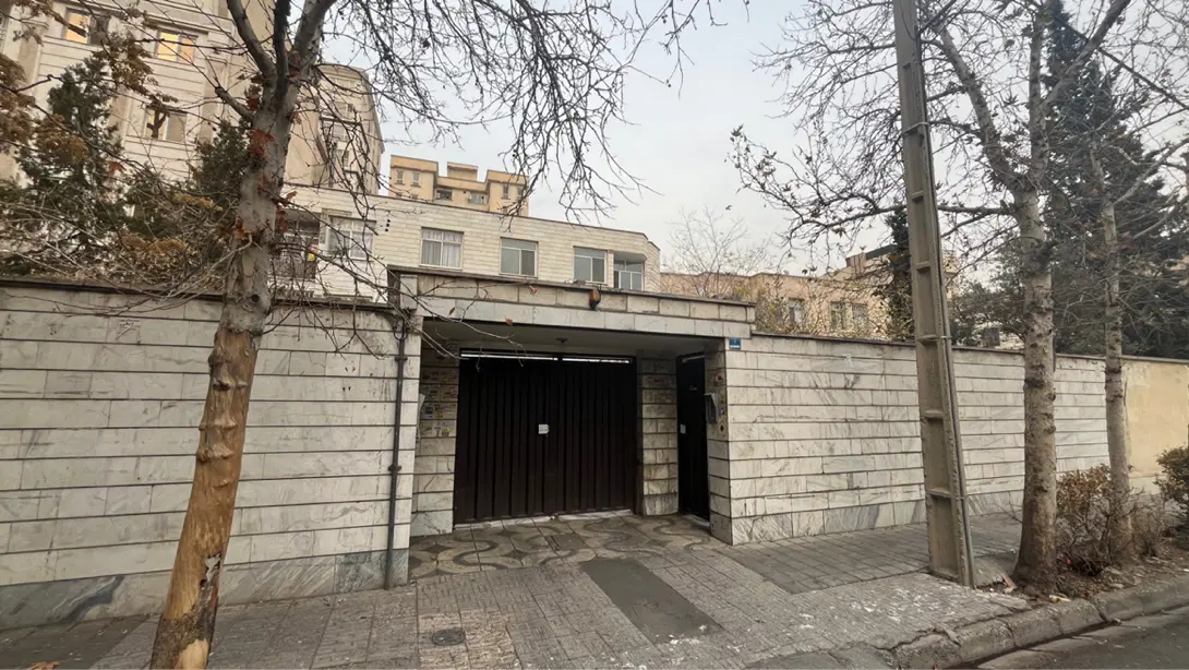 ملک کلنگی ویلایی شهید عراقی با ۲ طبقه بنا ساده